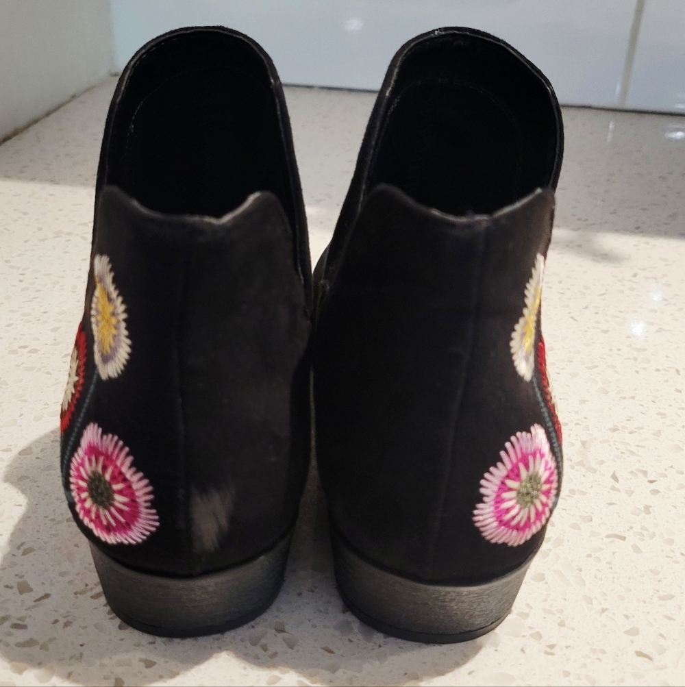 Indigo Rd. Embroidered Black Ankle Boots | Size 6 - Picture 3 of 6